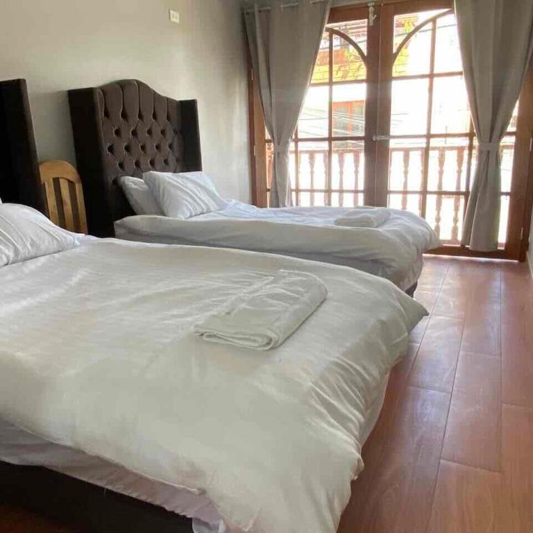 Attic Hotel - Twin Room with Balcony - 9