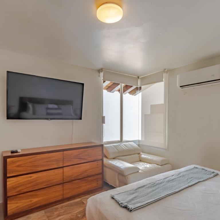 Lovely 3-bedroom beach front serviced apartment - Apartment - 19