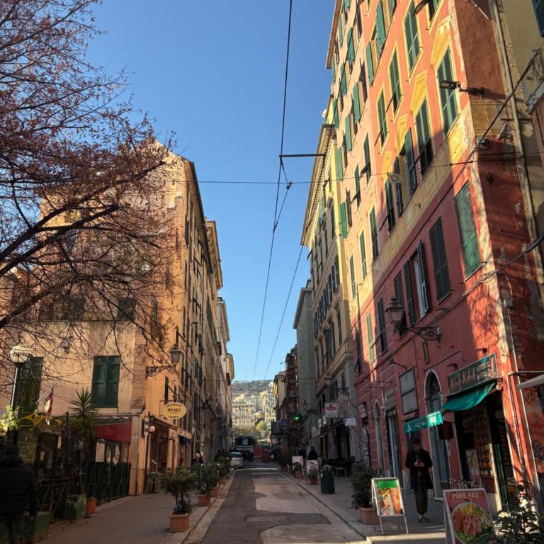 Casa Patry B&B - Suite vicina a Stazione, Acquario, Rolli e Università di Genova - Appartamento con 2 Camere da Letto - 2