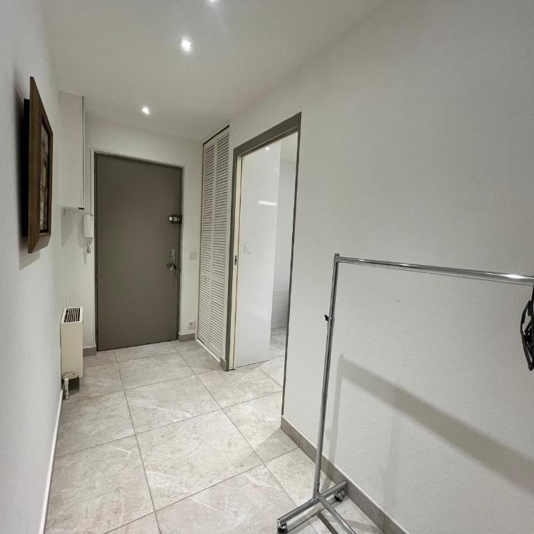 Spacieux studio rénové avec terrasse et parking privé - FR-1-374-99 - Studio - 19