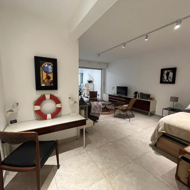 Spacieux studio rénové avec terrasse et parking privé - FR-1-374-99 - Studio - 21