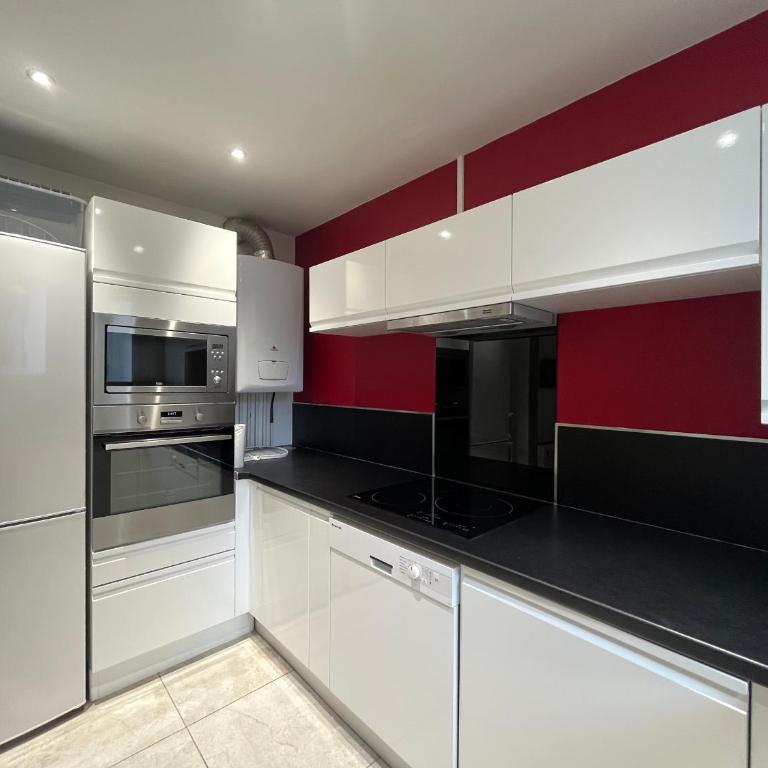 Spacieux studio rénové avec terrasse et parking privé - FR-1-374-99 - Studio - 23