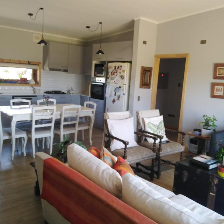 Comoda casa con increíble vista a los volcanes que te invita al descanso y desconexión - Four-Bedroom House - 1