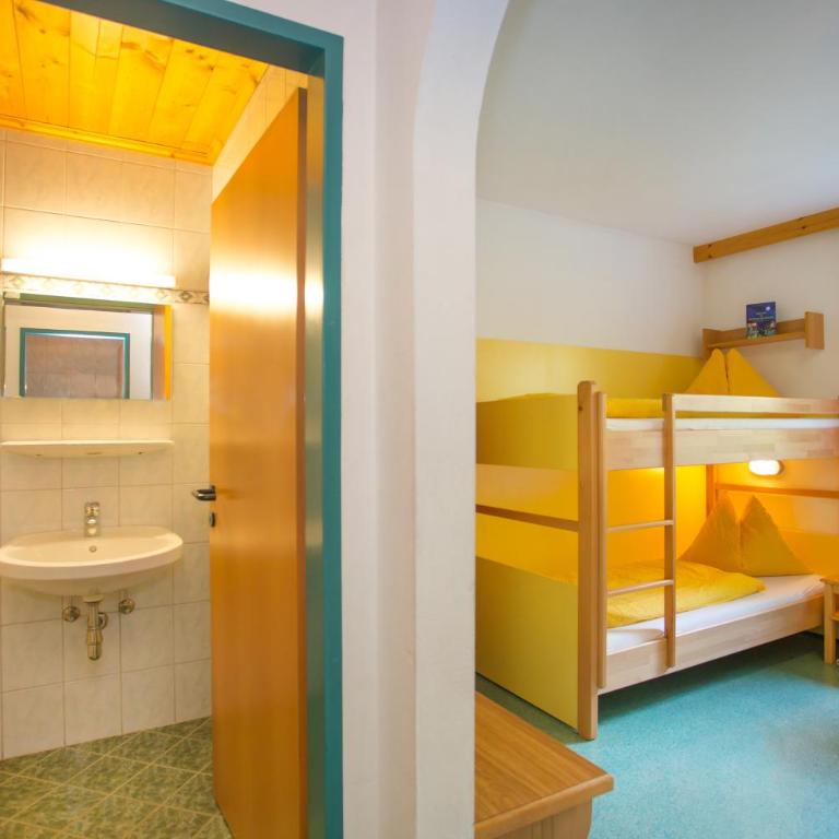 Jugendpension Müllauerhof - Vierbettzimmer - 10