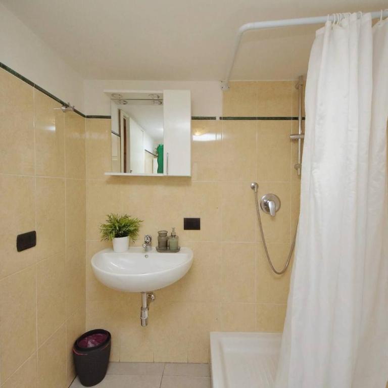 Historic Center Rome Colosseum 2BR 2BA Metro - Casa Vacanze - 32