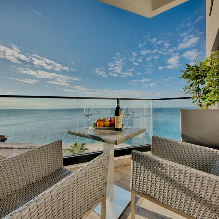 Kalamper Hotel & Spa - Deluxe Double Room with Balcony and Sea View - 7