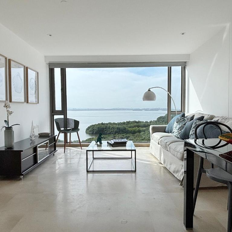 Beachfront Apartment at Radisson Hotel - Apartment with Lake View - 1