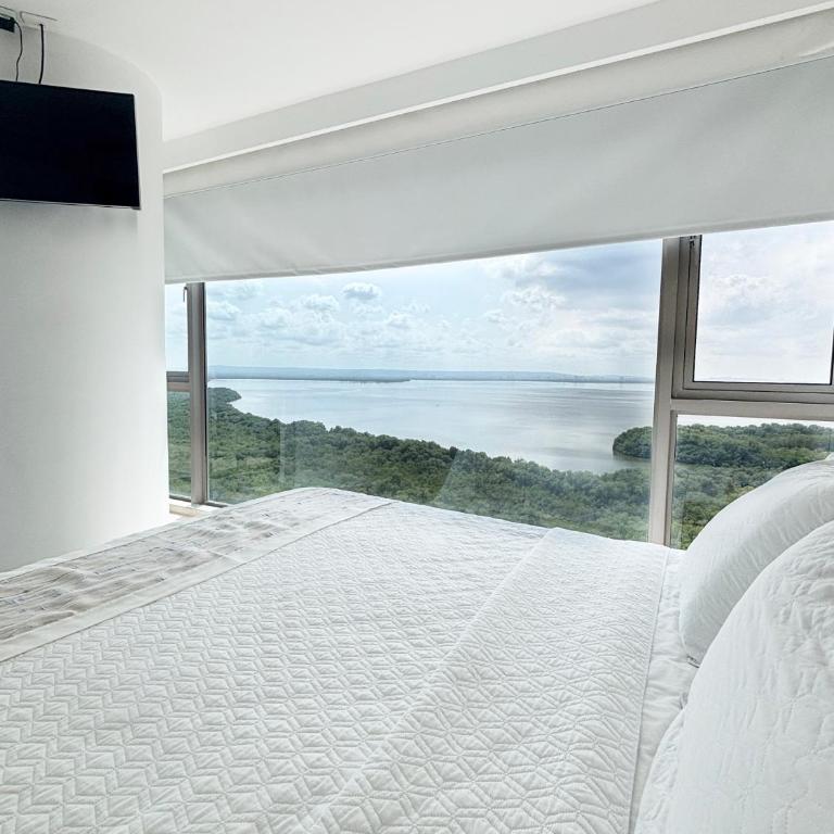 Beachfront Apartment at Radisson Hotel - Apartment with Lake View - 20