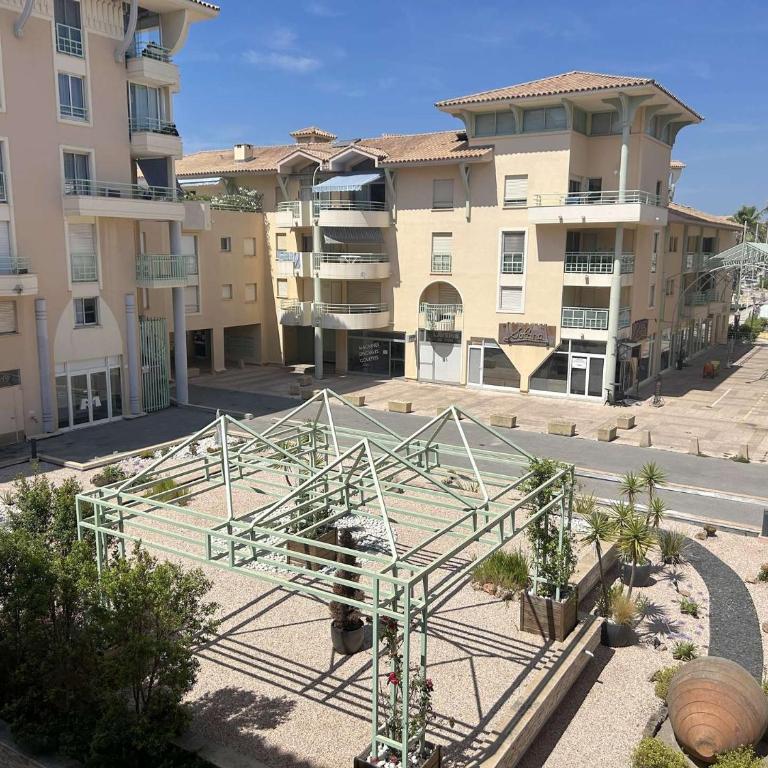 FS210-B21 Appt 2 pièces 4 personnes FREJUS - Appartement 1 Chambre - Vue sur Jardin - 13