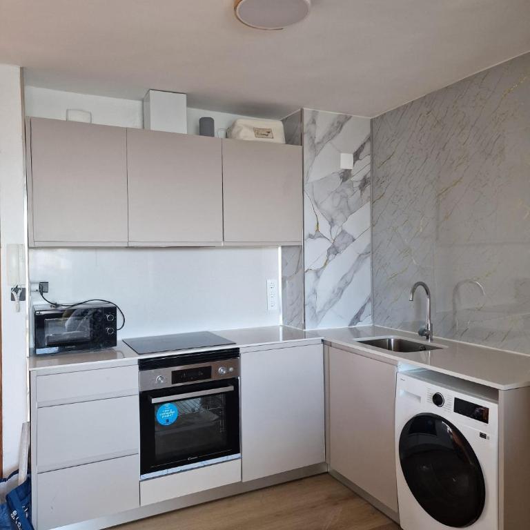 Sea and Mountains - Three-Bedroom Apartment - 11