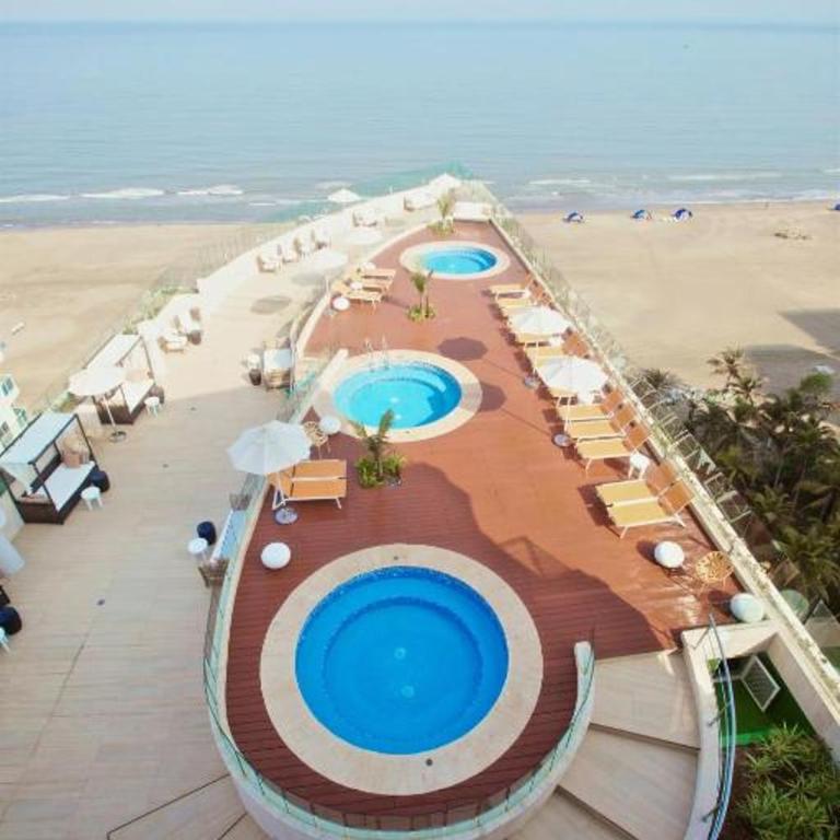 Beachfront Apartment at Radisson Hotel - Apartment with Lake View - 14