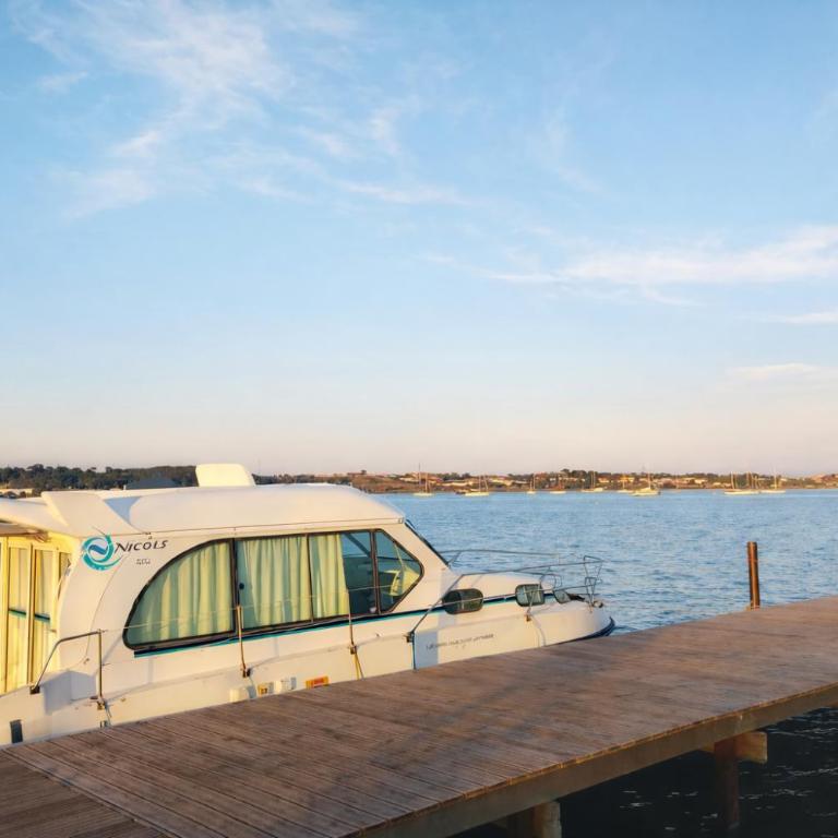 Bateau 6 personnes sans permis terrasse à quai ou Supplément Navigation - Mobilheim - 1