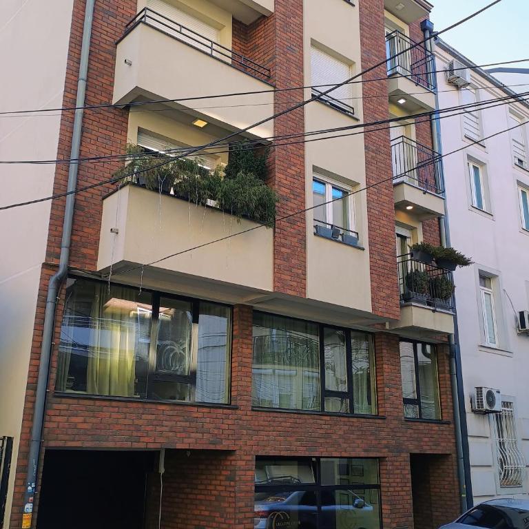 H1trece - Deluxe One-Bedroom Apartment with Garden View - 15