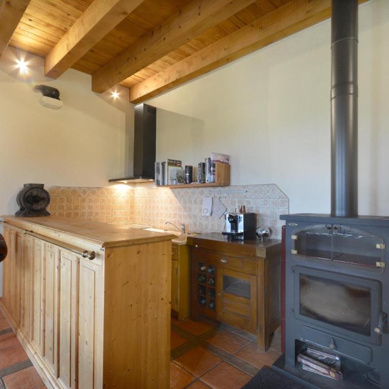 Vacation rental with pool and Jacuzzi, close to Arles - sleeps 10 - Maison de Vacances 4 Chambres - 28