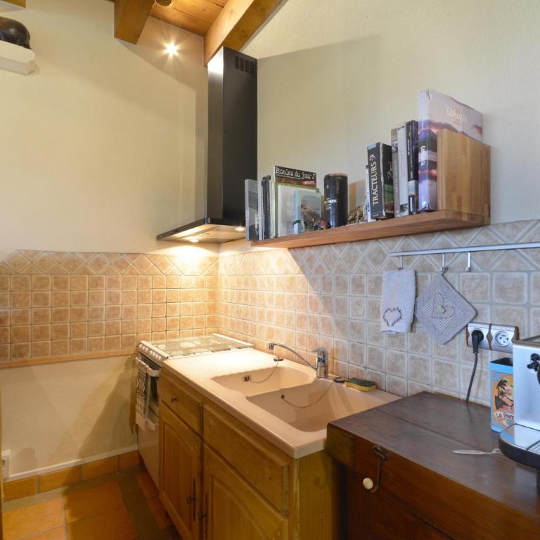 Vacation rental with pool and Jacuzzi, close to Arles - sleeps 10 - Maison de Vacances 4 Chambres - 29