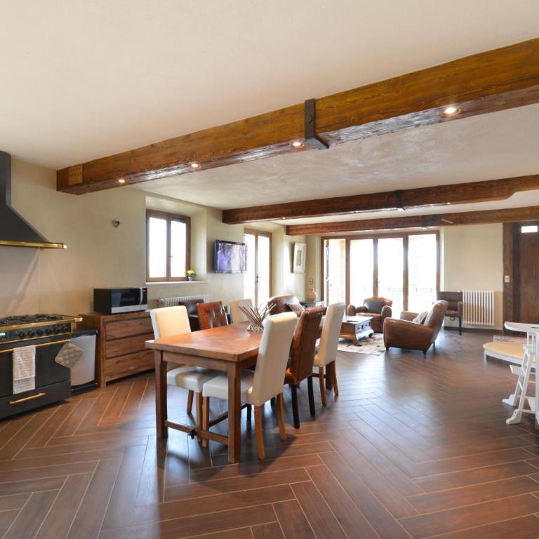 Vacation rental with pool and Jacuzzi, close to Arles - sleeps 10 - Maison de Vacances 4 Chambres - 13