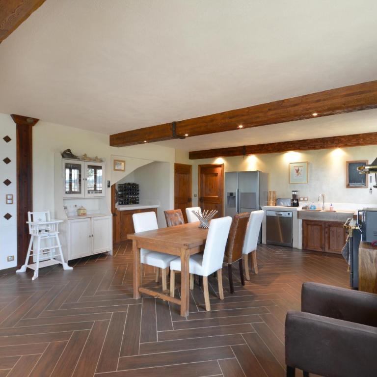 Vacation rental with pool and Jacuzzi, close to Arles - sleeps 10 - Maison de Vacances 4 Chambres - 9