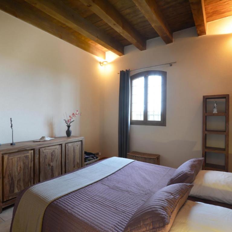Vacation rental with pool and Jacuzzi, close to Arles - sleeps 10 - Maison de Vacances 4 Chambres - 34