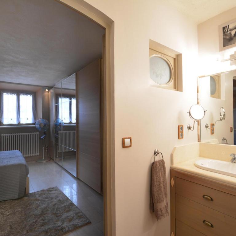Vacation rental with pool and Jacuzzi, close to Arles - sleeps 10 - Maison de Vacances 4 Chambres - 20