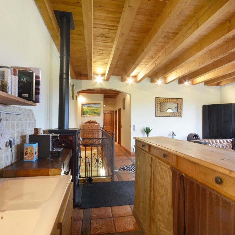 Vacation rental with pool and Jacuzzi, close to Arles - sleeps 10 - Maison de Vacances 4 Chambres - 30