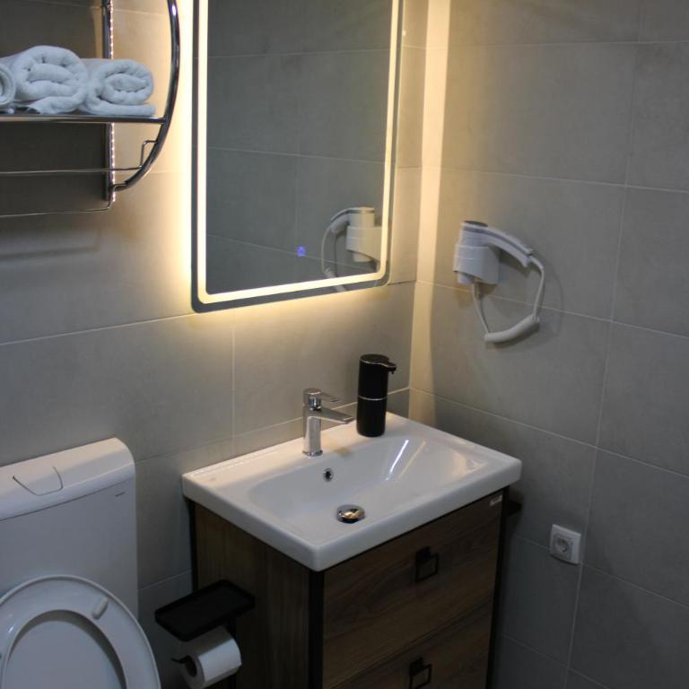 Luxury Apartment-Aurora 33 Free Parking City Center - One-Bedroom Apartment - 26