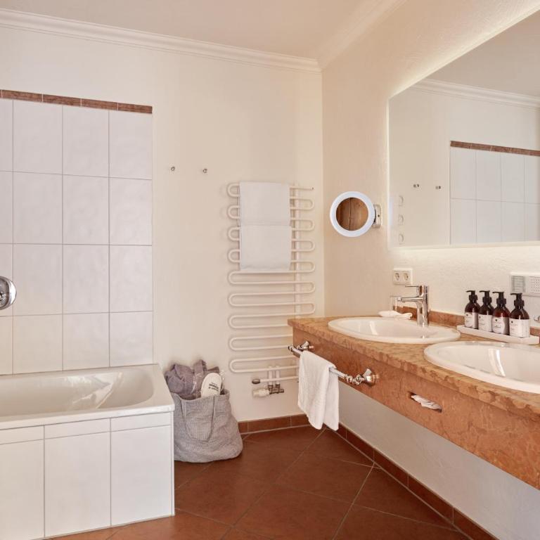 Hotel Oberforsthof - Zimmer mit Kingsize-Bett - 2