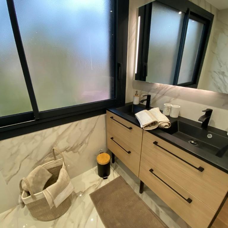 carpe diem T4 centre ville climatisé garage rénové - Apartment mit 3 Schlafzimmern - 46