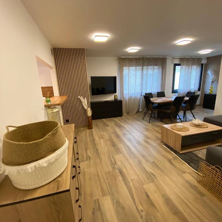 carpe diem T4 centre ville climatisé garage rénové - Apartment mit 3 Schlafzimmern - 55