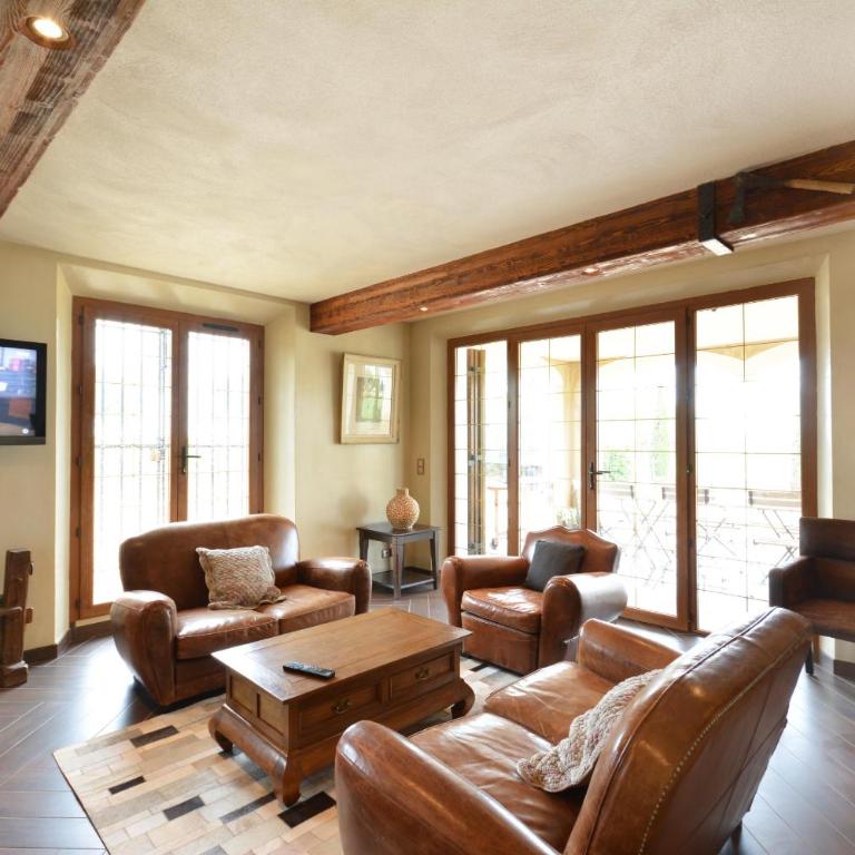 Vacation rental with pool and Jacuzzi, close to Arles - sleeps 10 - Maison de Vacances 4 Chambres - 14
