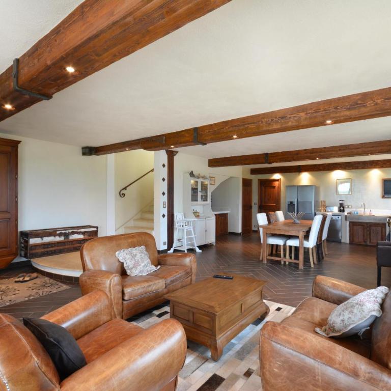 Vacation rental with pool and Jacuzzi, close to Arles - sleeps 10 - Maison de Vacances 4 Chambres - 7