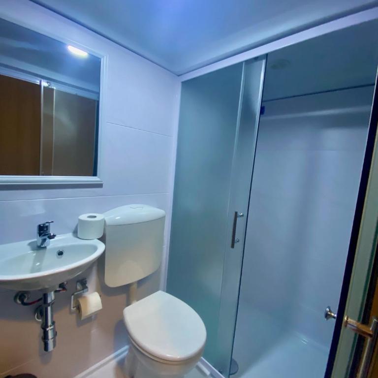 Guest House Pirelli Milano - Double Room with Private Bathroom - 13