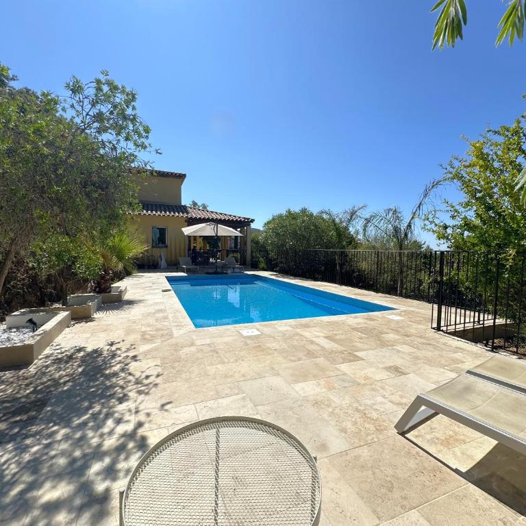 Villa ELODIE climatisée pour 10 personnes avec piscine privée, vue sur les collines et la mer, sur le domaine de Valcros à La L - Maison 5 Chambres - 3