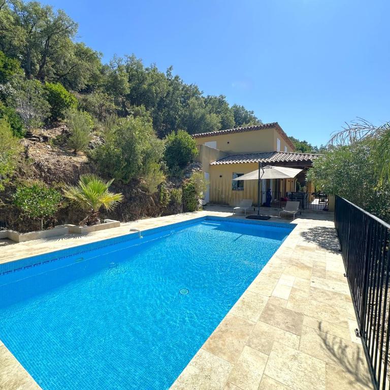 Villa ELODIE climatisée pour 10 personnes avec piscine privée, vue sur les collines et la mer, sur le domaine de Valcros à La L - Maison 5 Chambres - 1