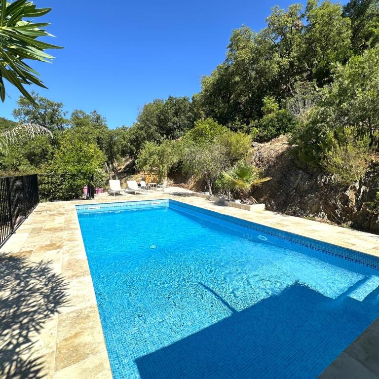 Villa ELODIE climatisée pour 10 personnes avec piscine privée, vue sur les collines et la mer, sur le domaine de Valcros à La L - Maison 5 Chambres - 2