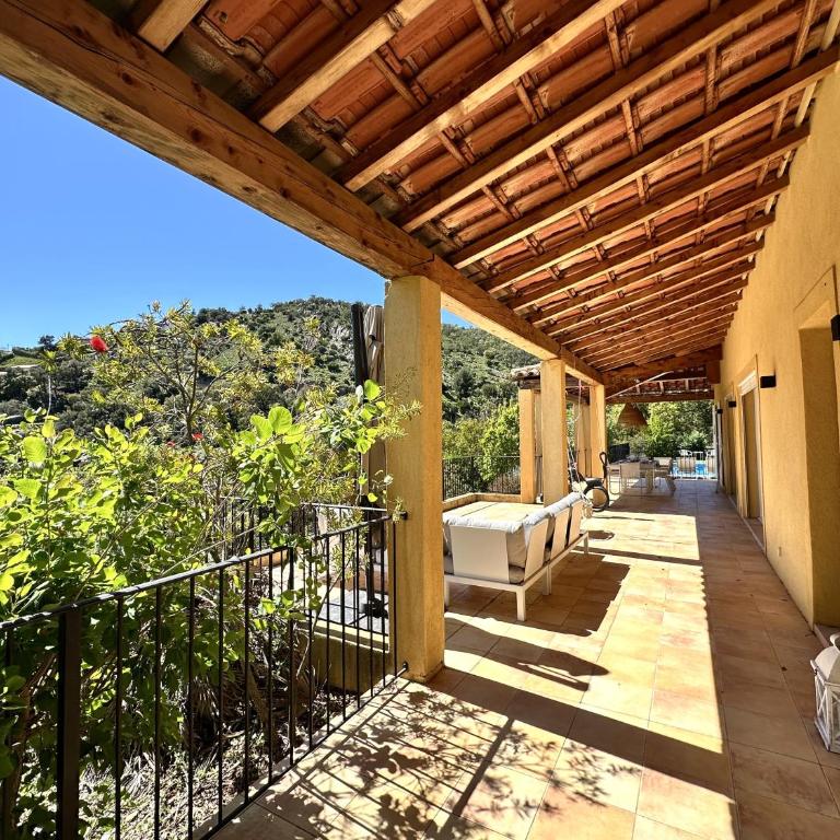 Villa ELODIE climatisée pour 10 personnes avec piscine privée, vue sur les collines et la mer, sur le domaine de Valcros à La L - Maison 5 Chambres - 6