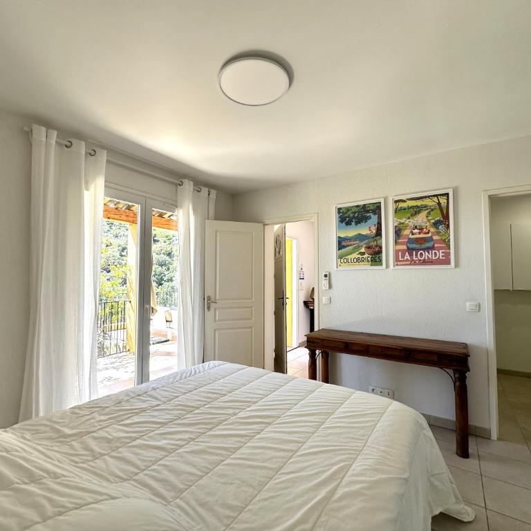 Villa ELODIE climatisée pour 10 personnes avec piscine privée, vue sur les collines et la mer, sur le domaine de Valcros à La L - Maison 5 Chambres - 22
