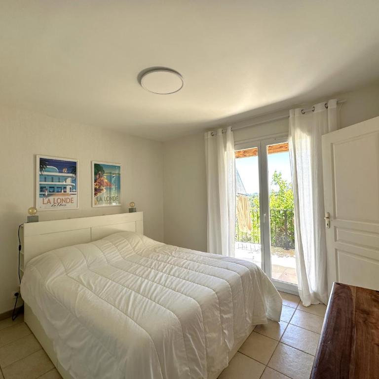 Villa ELODIE climatisée pour 10 personnes avec piscine privée, vue sur les collines et la mer, sur le domaine de Valcros à La L - Maison 5 Chambres - 21