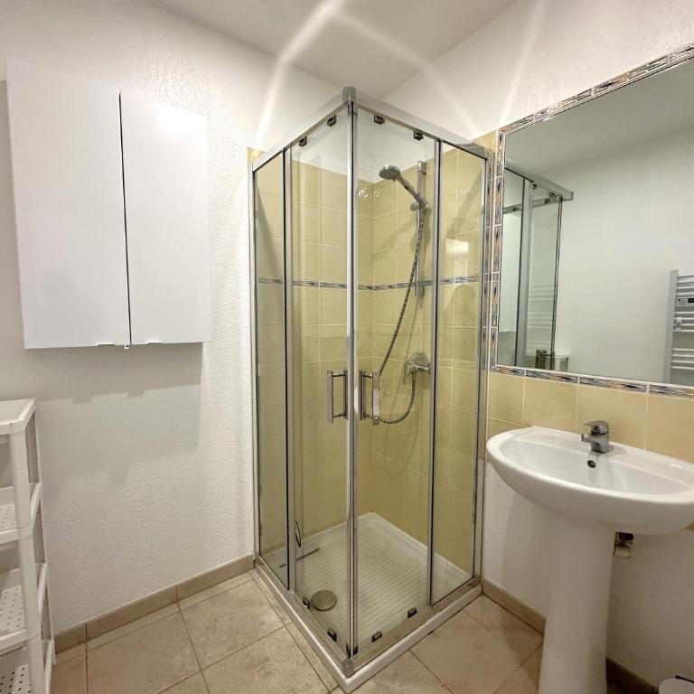 Villa ELODIE climatisée pour 10 personnes avec piscine privée, vue sur les collines et la mer, sur le domaine de Valcros à La L - Maison 5 Chambres - 23