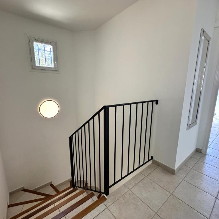 Villa ELODIE climatisée pour 10 personnes avec piscine privée, vue sur les collines et la mer, sur le domaine de Valcros à La L - Maison 5 Chambres - 25