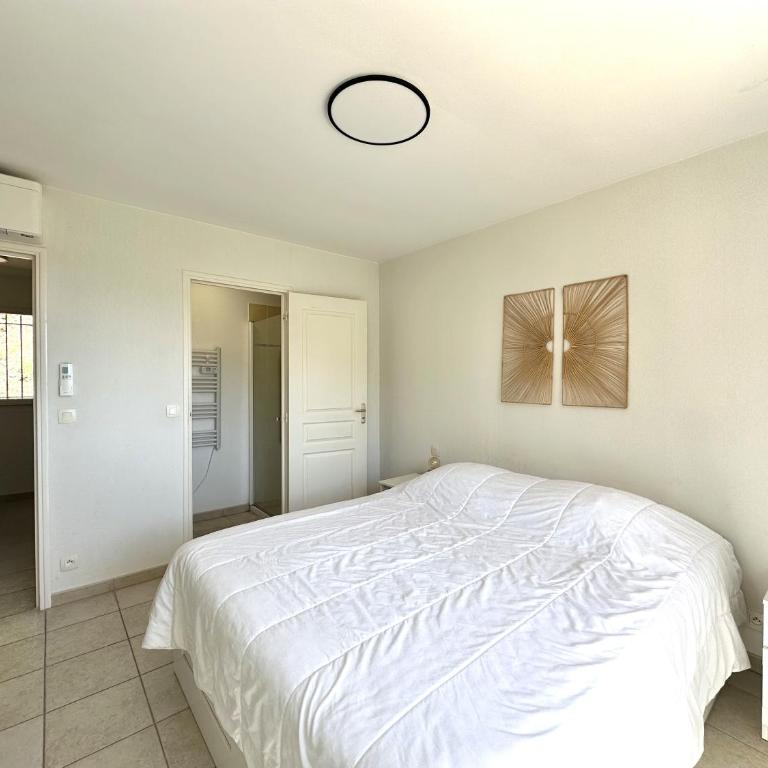 Villa ELODIE climatisée pour 10 personnes avec piscine privée, vue sur les collines et la mer, sur le domaine de Valcros à La L - Maison 5 Chambres - 28