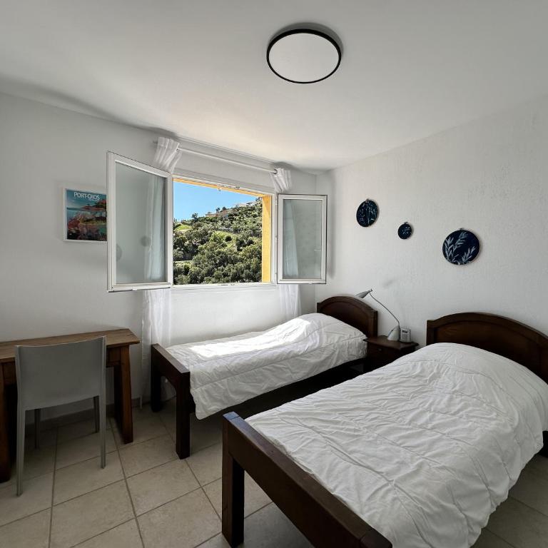Villa ELODIE climatisée pour 10 personnes avec piscine privée, vue sur les collines et la mer, sur le domaine de Valcros à La L - Maison 5 Chambres - 31