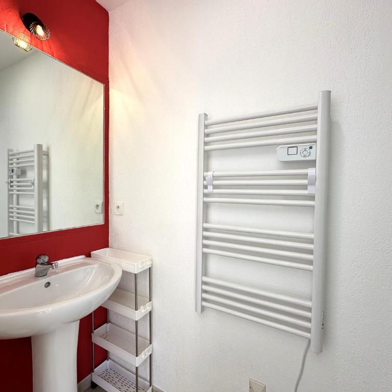 Villa ELODIE climatisée pour 10 personnes avec piscine privée, vue sur les collines et la mer, sur le domaine de Valcros à La L - Maison 5 Chambres - 33