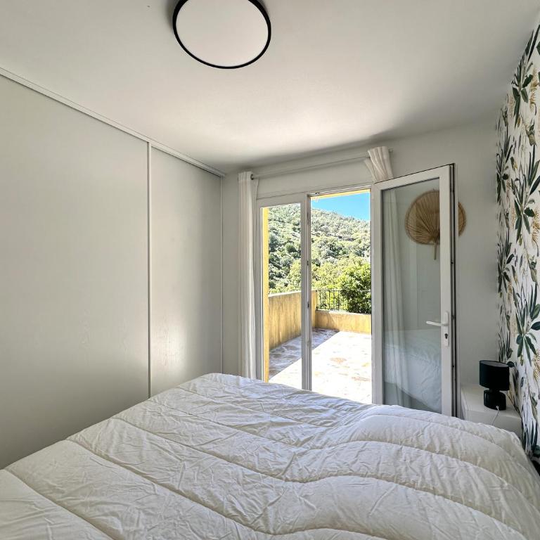 Villa ELODIE climatisée pour 10 personnes avec piscine privée, vue sur les collines et la mer, sur le domaine de Valcros à La L - Maison 5 Chambres - 34