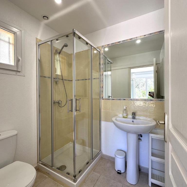 Villa ELODIE climatisée pour 10 personnes avec piscine privée, vue sur les collines et la mer, sur le domaine de Valcros à La L - Maison 5 Chambres - 36