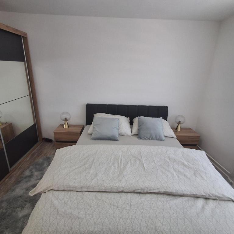 Apartman Sara - Double Room with Park View - 1