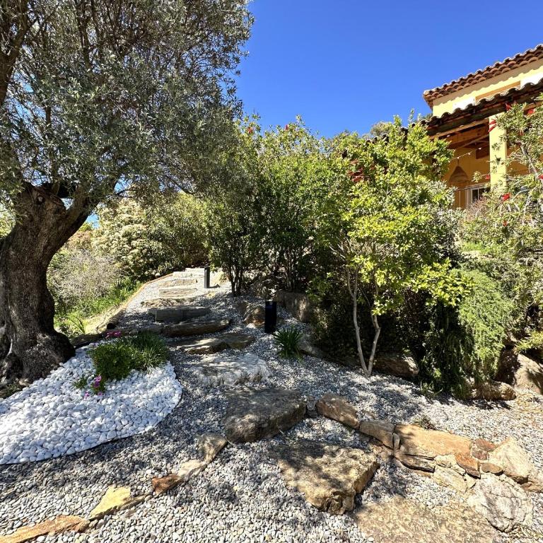 Villa ELODIE climatisée pour 10 personnes avec piscine privée, vue sur les collines et la mer, sur le domaine de Valcros à La L - Maison 5 Chambres - 37
