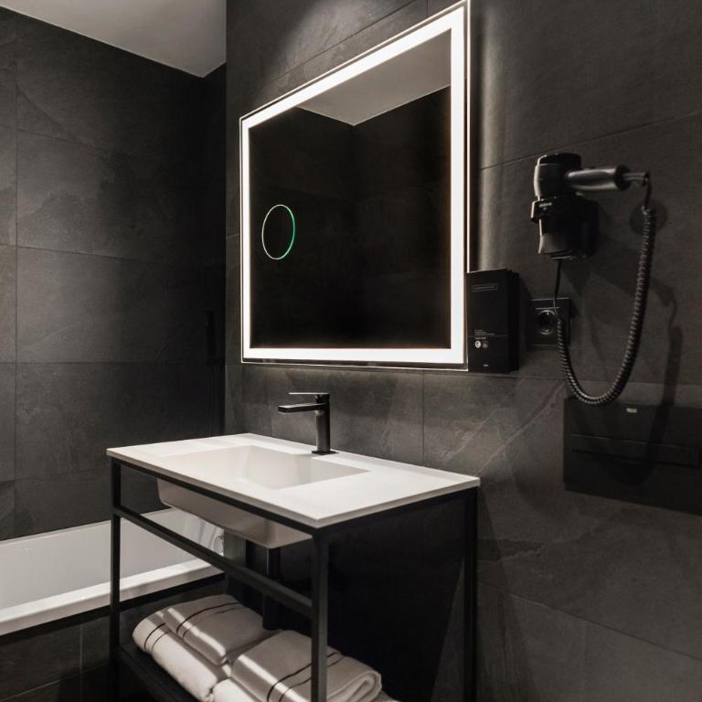 Blanq Gran vía - Junior Suite with Terrace - 9