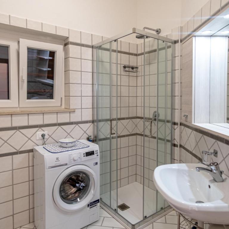 Casa di Angela - Appartamento con 2 Camere da Letto e Vista Lago - 11