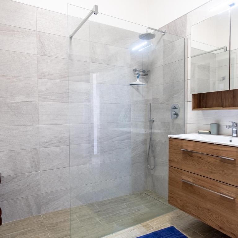 Casa di Angela - Appartamento con 2 Camere da Letto e Vista Lago - 21