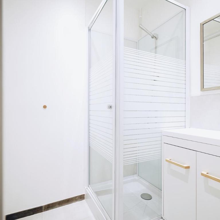 2 Bedrooms Apartment-Cannes Center Suquet-2mins to Beach & 10mins to Palais-AirConditioning & FiberWifi - Appartement 2 Chambres - Vue sur Jardin - 10